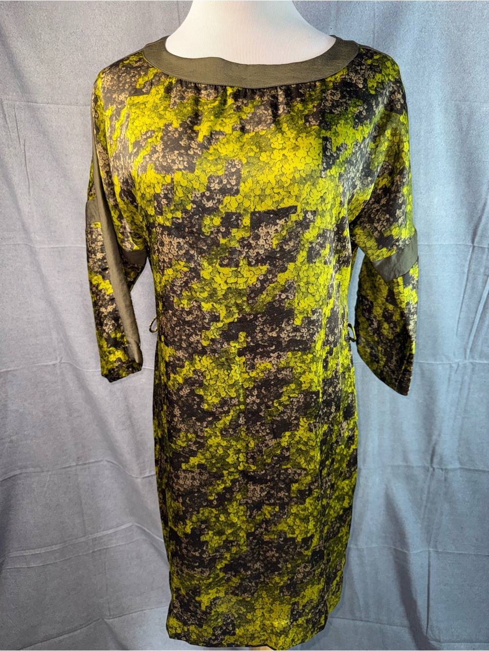 1980-Collective Concepts Olive & Black Printed Long-Sleeve Shift Dress